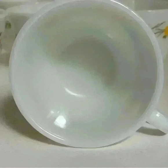 Set of 7 vintage white milk glass Pyrex mugs with Flirtation  pattern - Picture 8 of 10